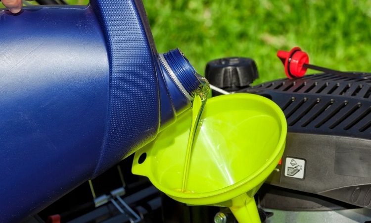 Common Types of Lawn Mower Oil