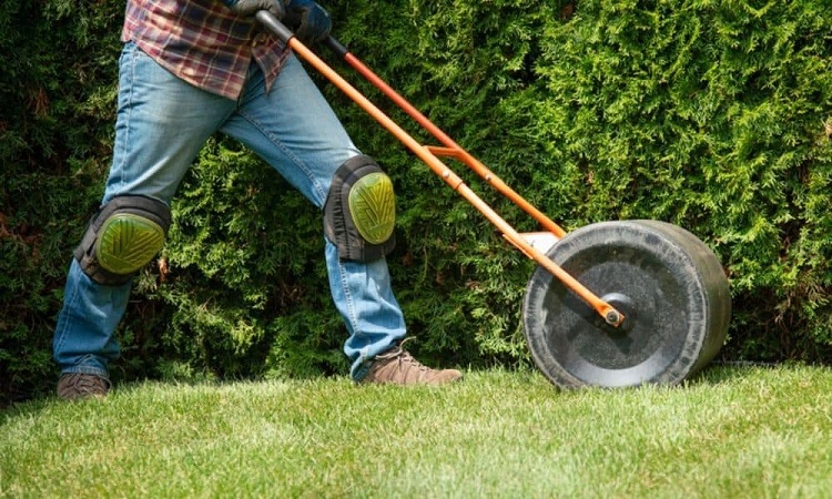 How Heavy Should a Lawn Roller Be?