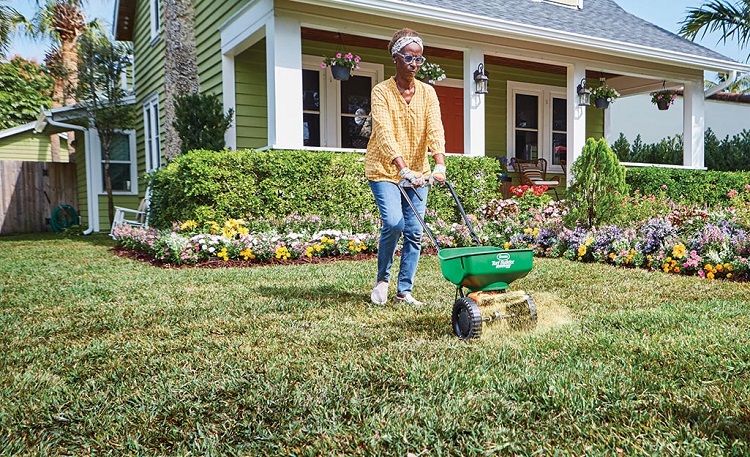 How to Apply Gypsum to Your Lawn